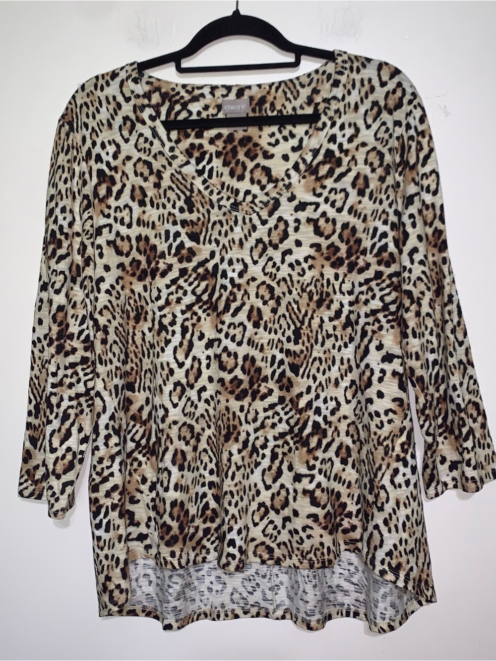 Chico's Leopard Print V-Neck 3/4 quarter Sleeve Top in Beige and Brown Size 2